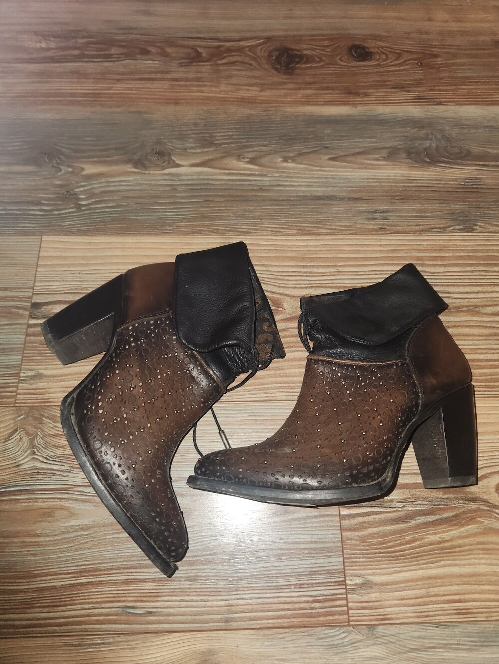 Women's Cuadra Brown Embellished Western Leather Ankle Boots Size 8.5